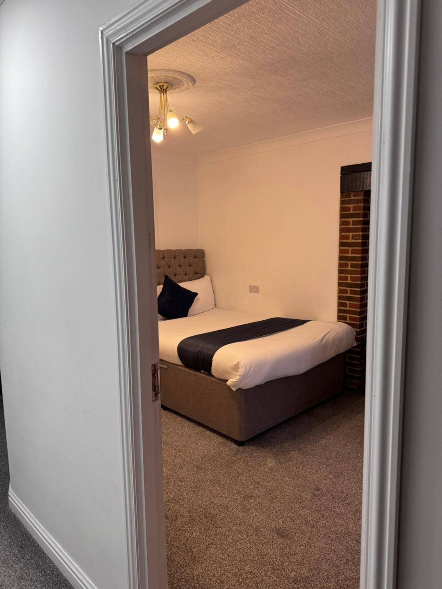 All Seasons Gatwick Guest House & Parking Horley Zewnętrze zdjęcie