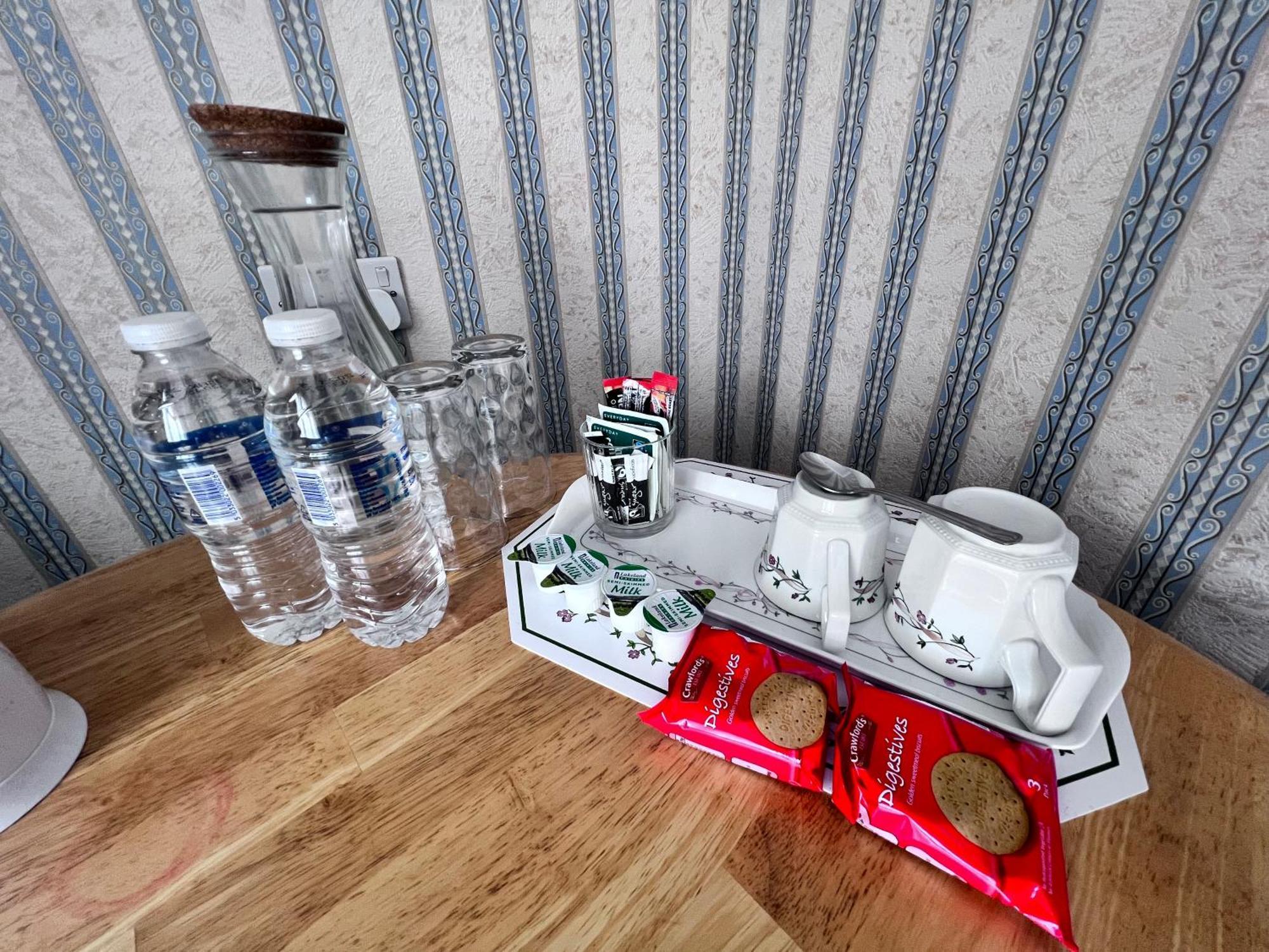 All Seasons Gatwick Guest House & Parking Horley Zewnętrze zdjęcie