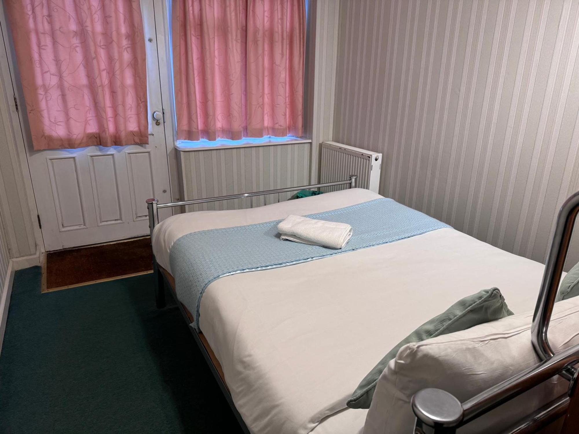 All Seasons Gatwick Guest House & Parking Horley Zewnętrze zdjęcie