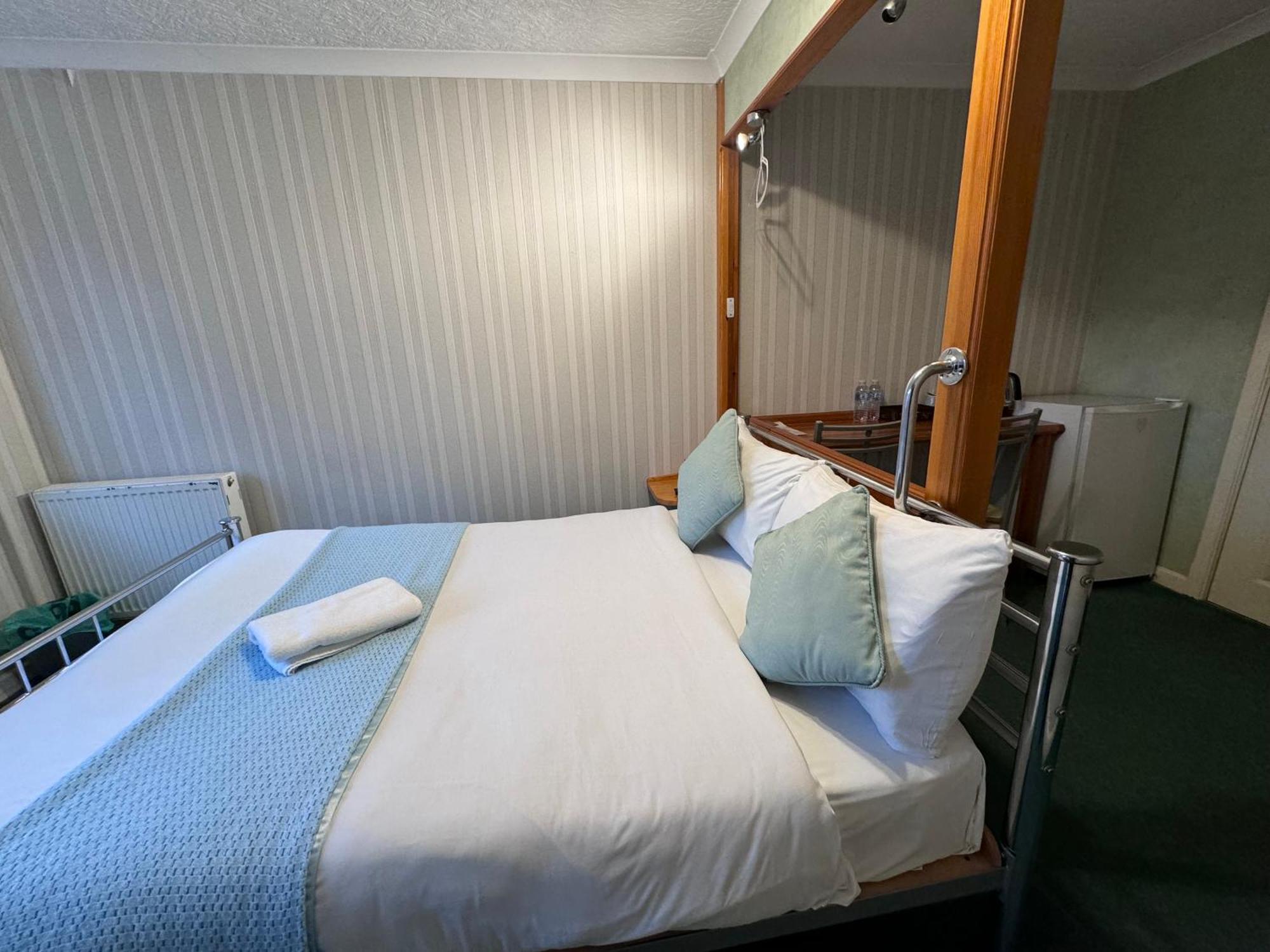All Seasons Gatwick Guest House & Parking Horley Zewnętrze zdjęcie