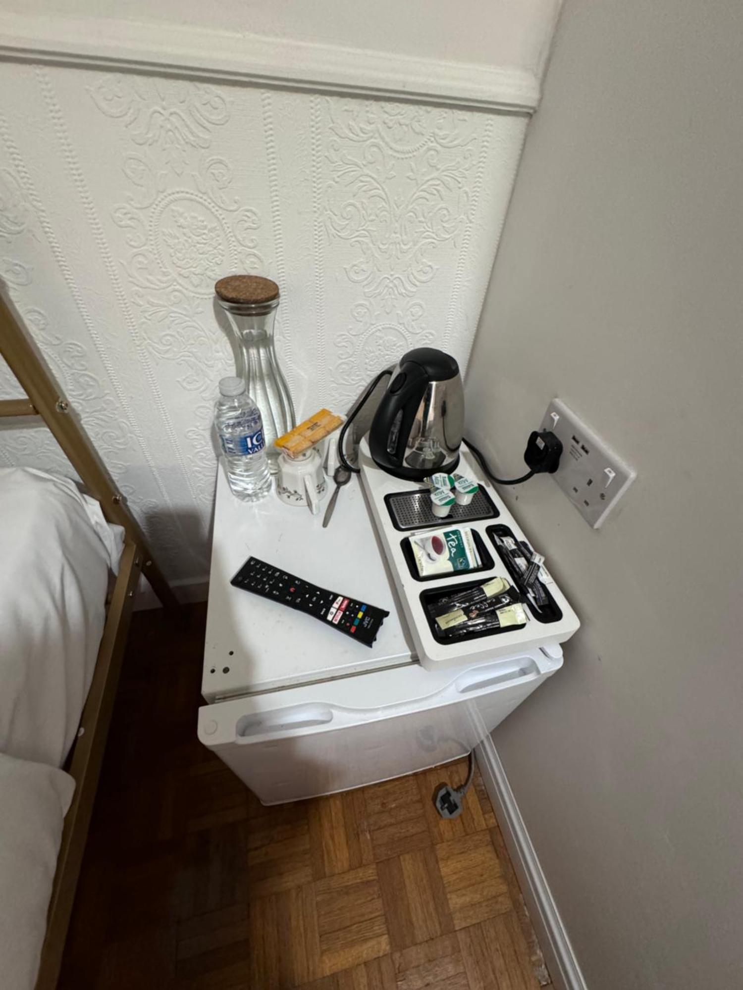 All Seasons Gatwick Guest House & Parking Horley Zewnętrze zdjęcie