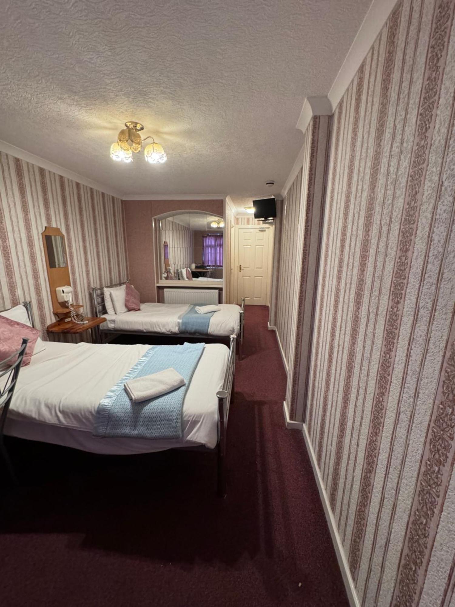 All Seasons Gatwick Guest House & Parking Horley Zewnętrze zdjęcie