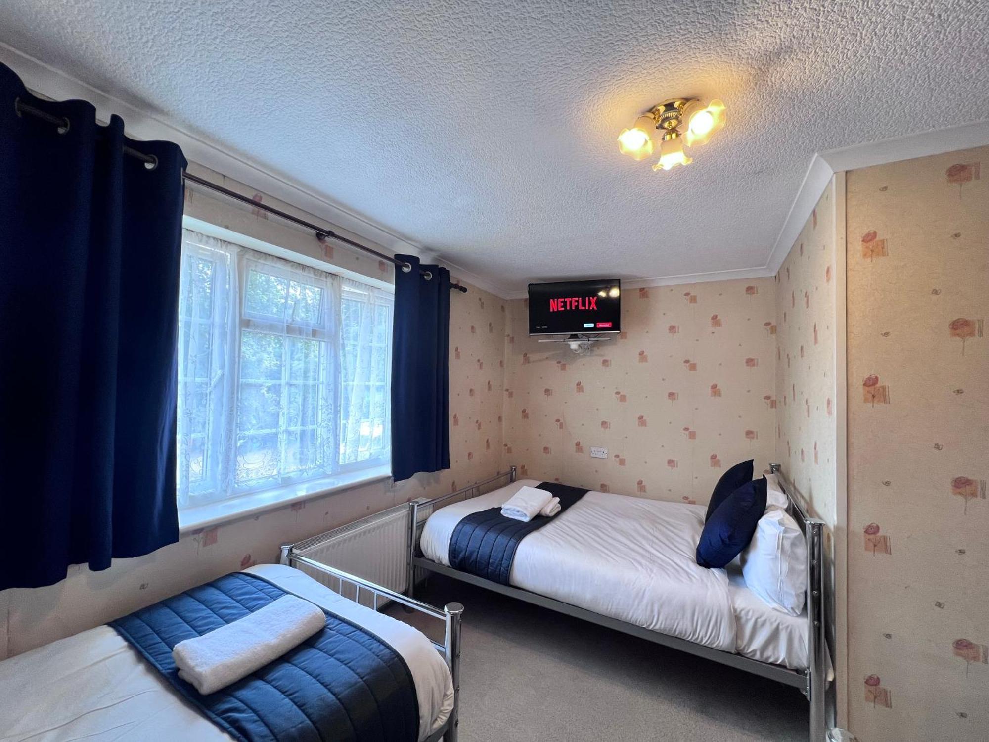 All Seasons Gatwick Guest House & Parking Horley Zewnętrze zdjęcie