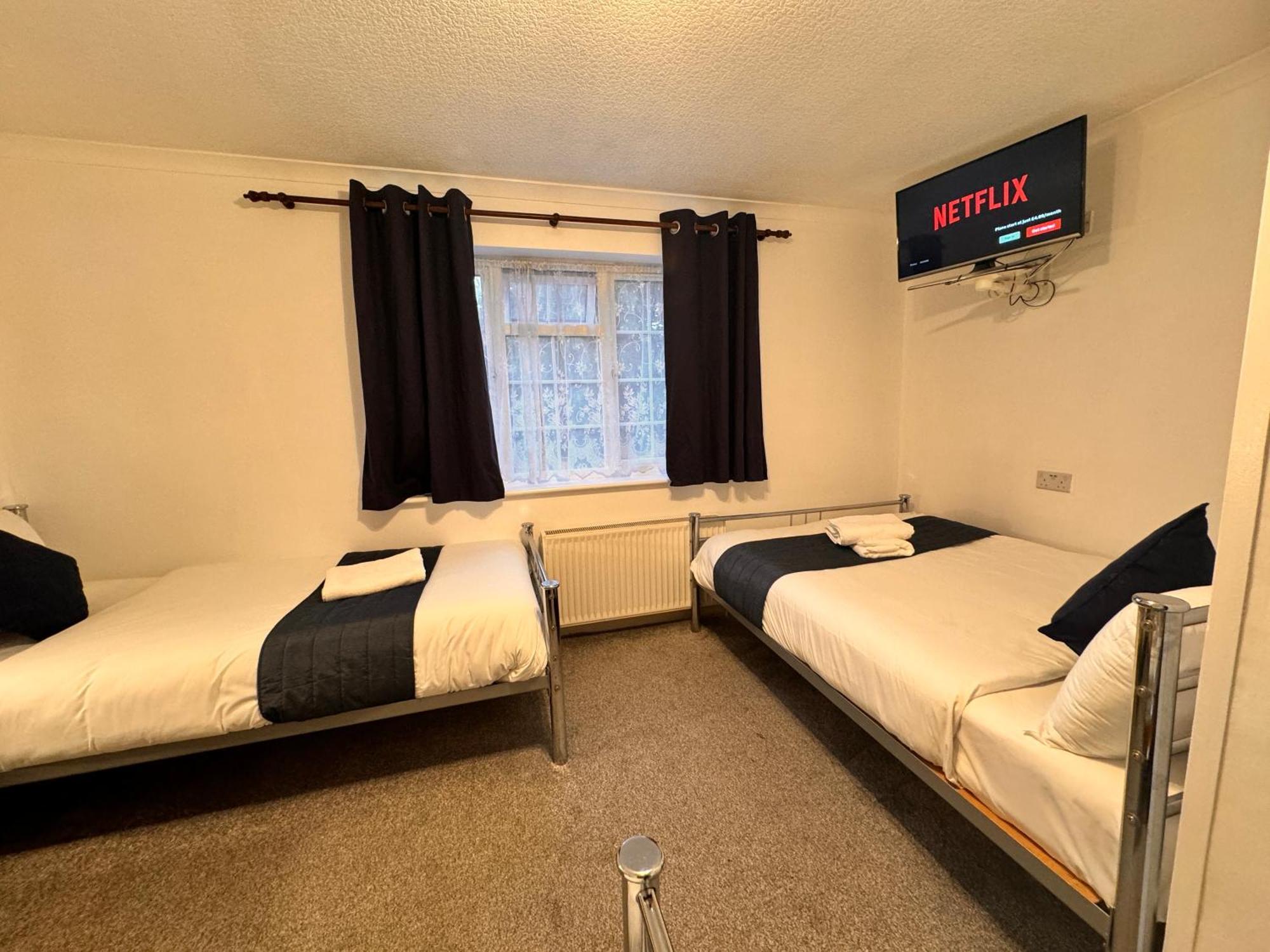 All Seasons Gatwick Guest House & Parking Horley Zewnętrze zdjęcie
