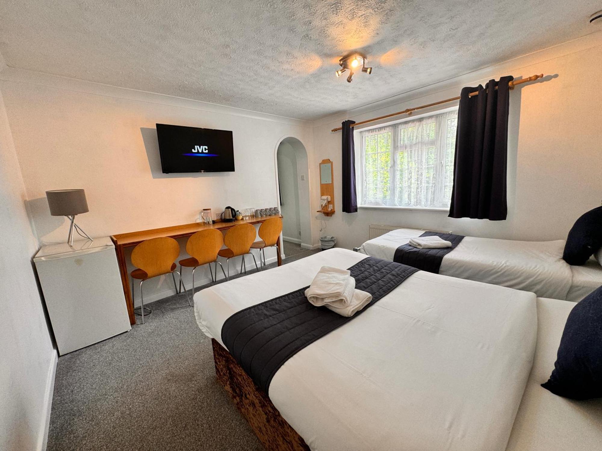 All Seasons Gatwick Guest House & Parking Horley Zewnętrze zdjęcie