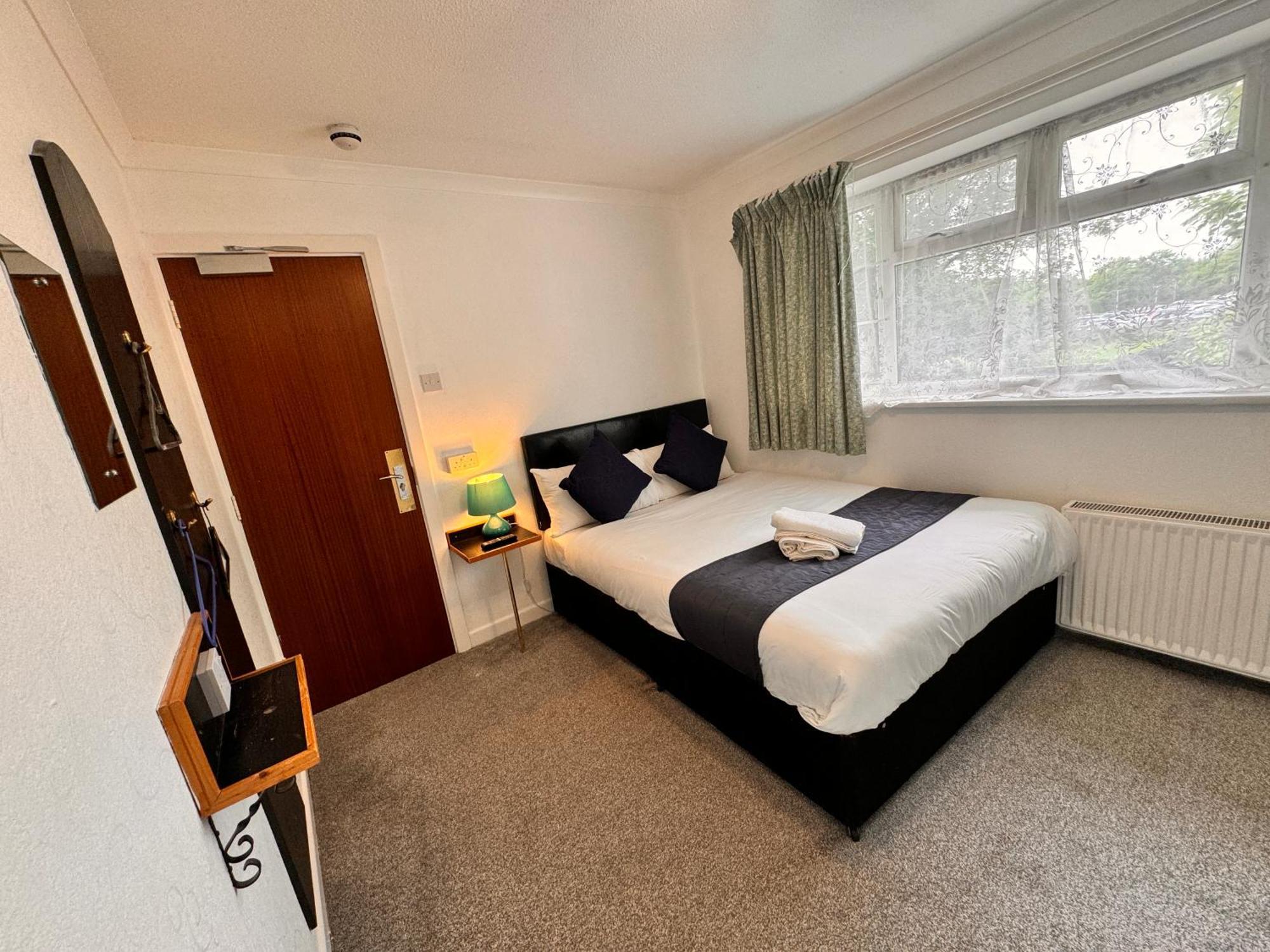 All Seasons Gatwick Guest House & Parking Horley Zewnętrze zdjęcie