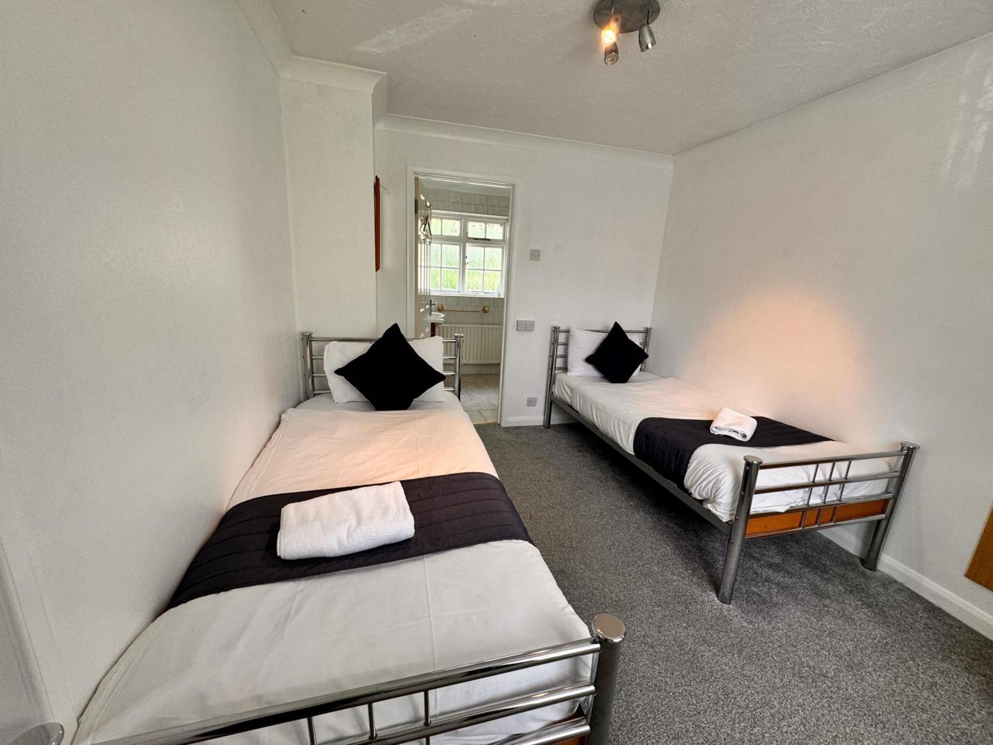 All Seasons Gatwick Guest House & Parking Horley Zewnętrze zdjęcie