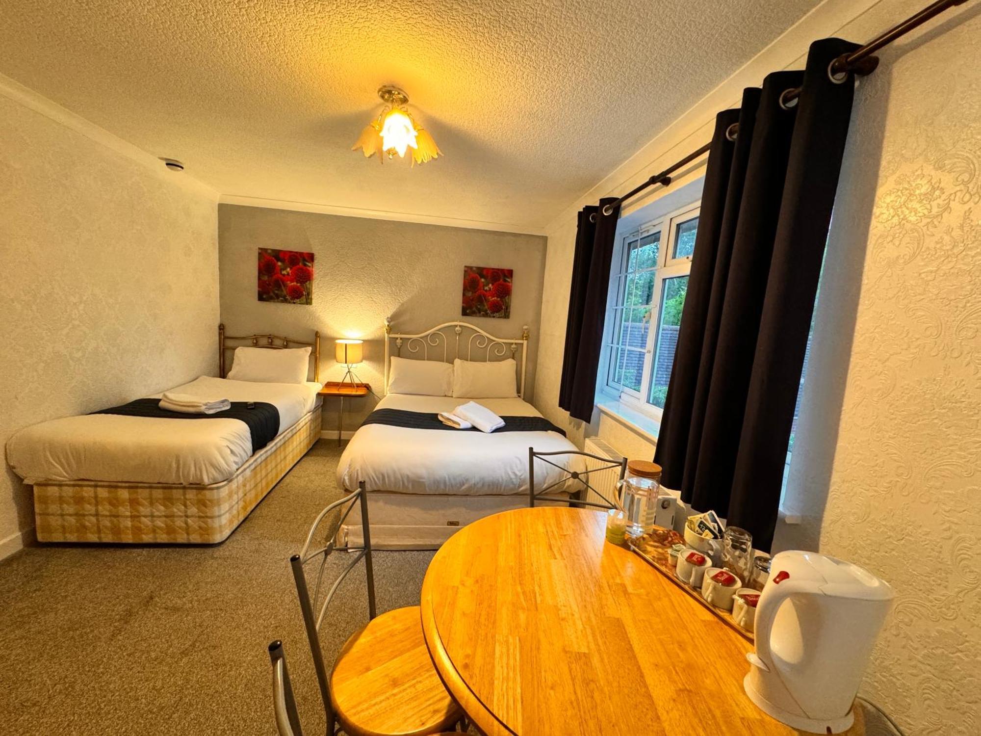 All Seasons Gatwick Guest House & Parking Horley Zewnętrze zdjęcie