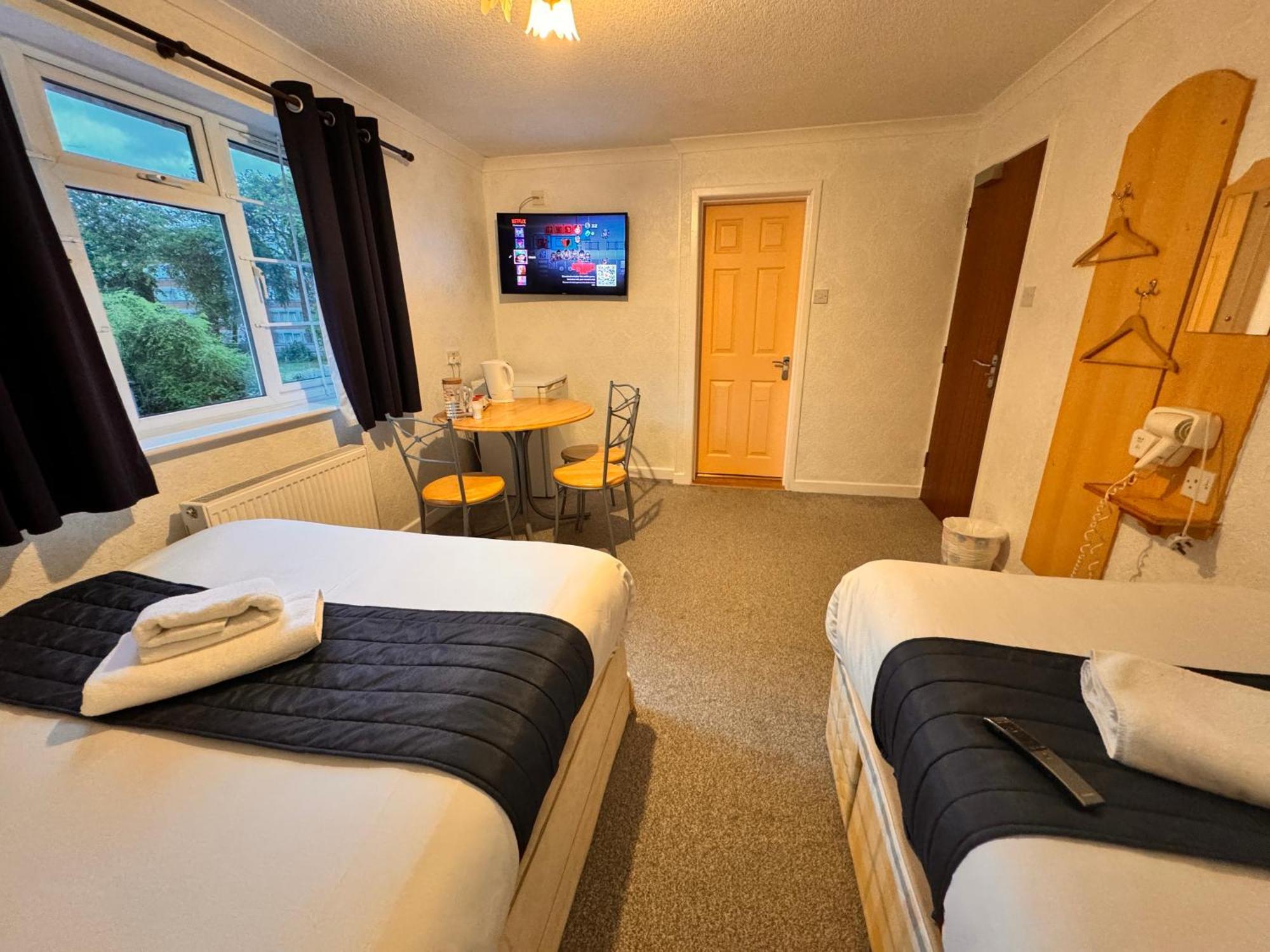 All Seasons Gatwick Guest House & Parking Horley Zewnętrze zdjęcie