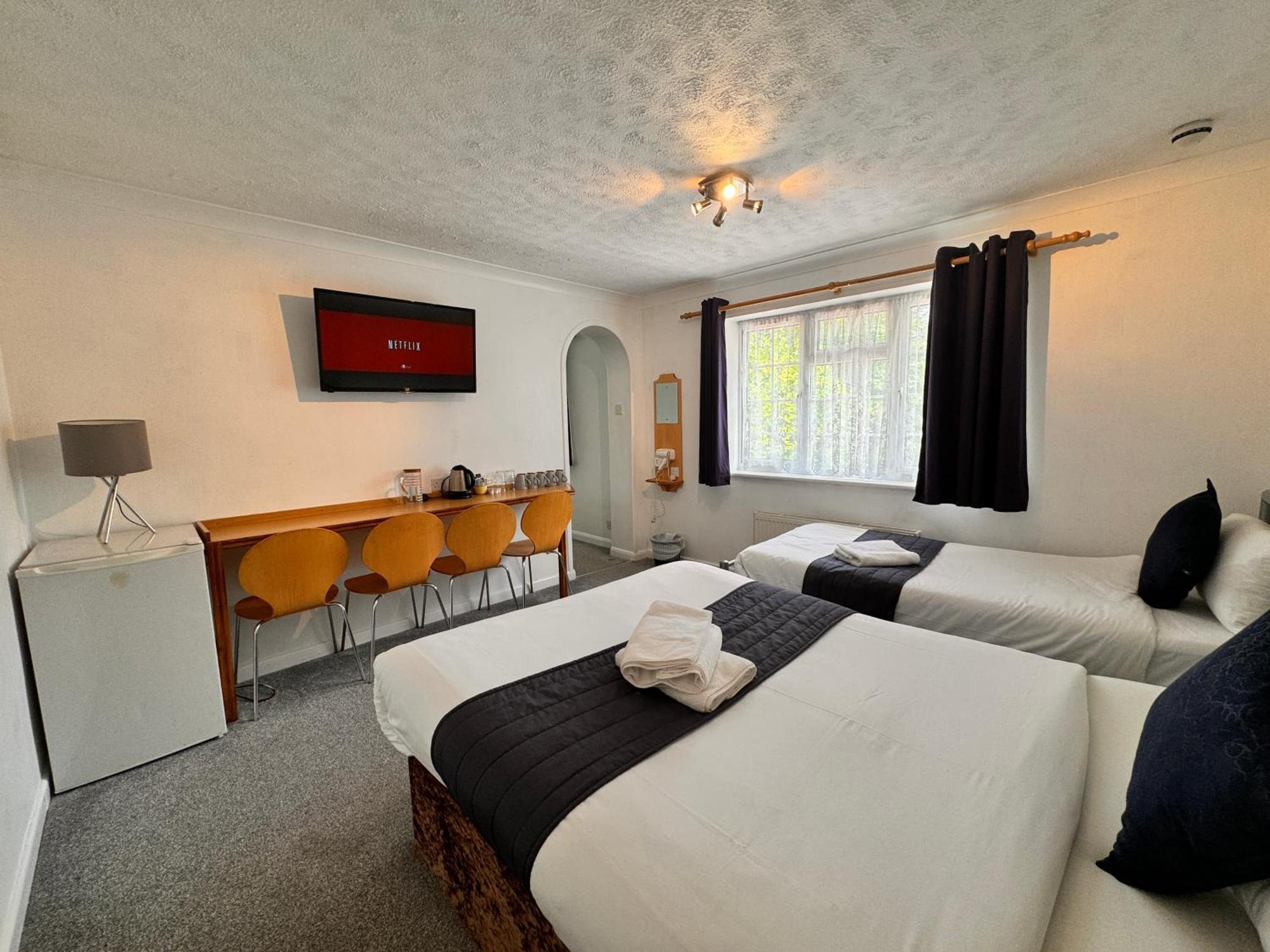 All Seasons Gatwick Guest House & Parking Horley Zewnętrze zdjęcie