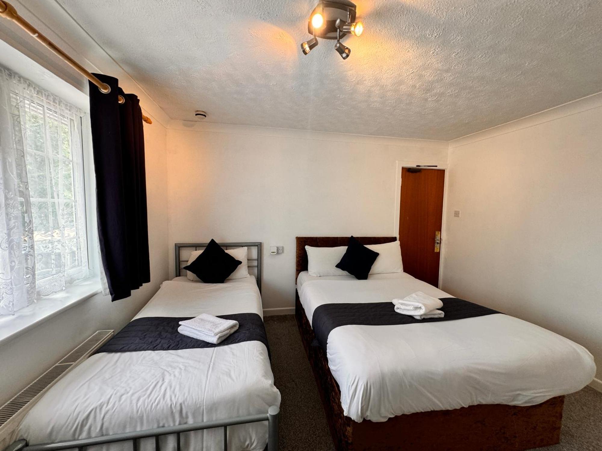All Seasons Gatwick Guest House & Parking Horley Zewnętrze zdjęcie