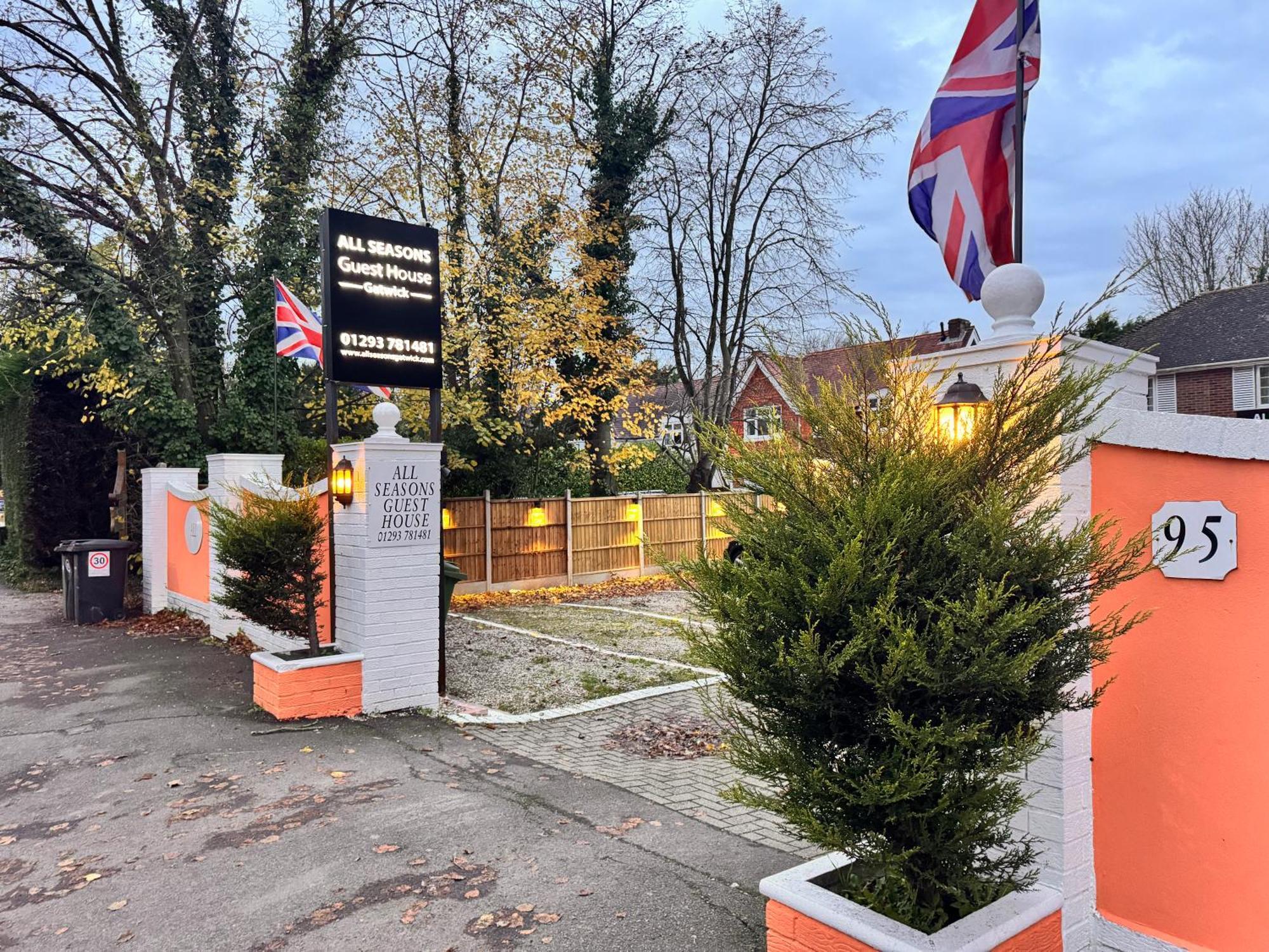 All Seasons Gatwick Guest House & Parking Horley Zewnętrze zdjęcie